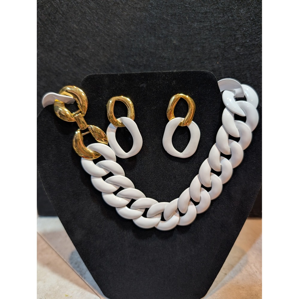 VTG Monet White Enamel Chunky Chain Necklace Earring Set 80s 90s Gold Box Clasp